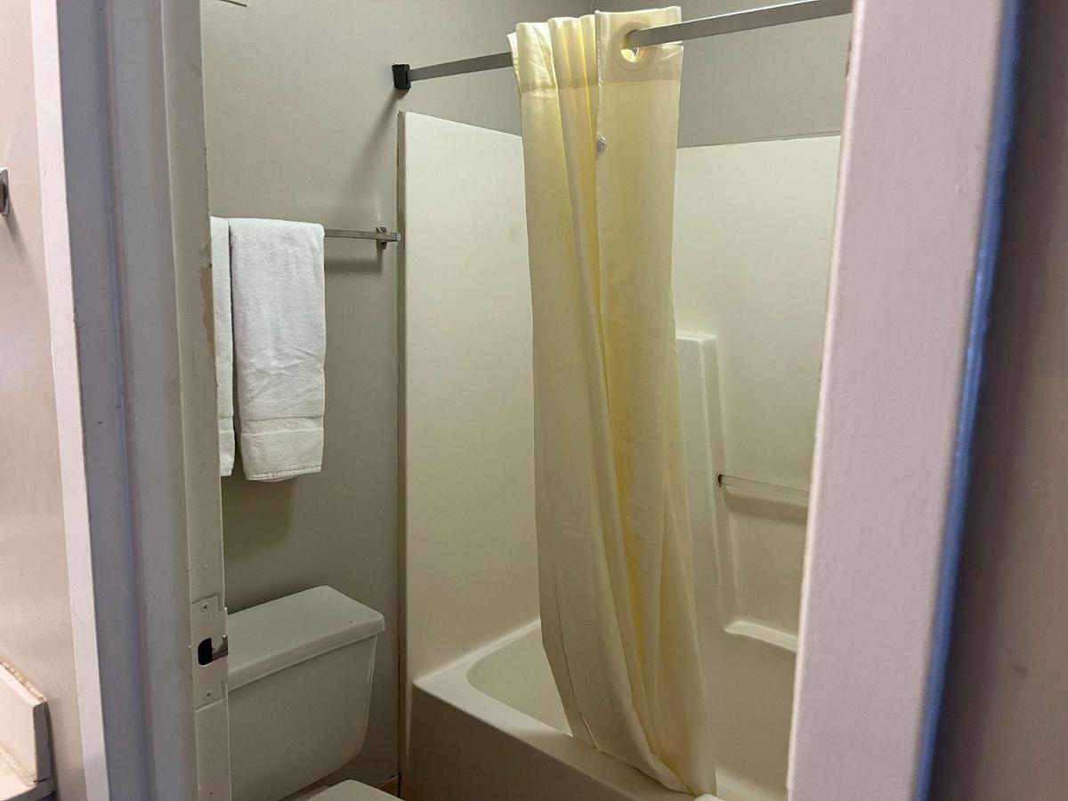 6 Bracey, Va I 85 Hotel 2*