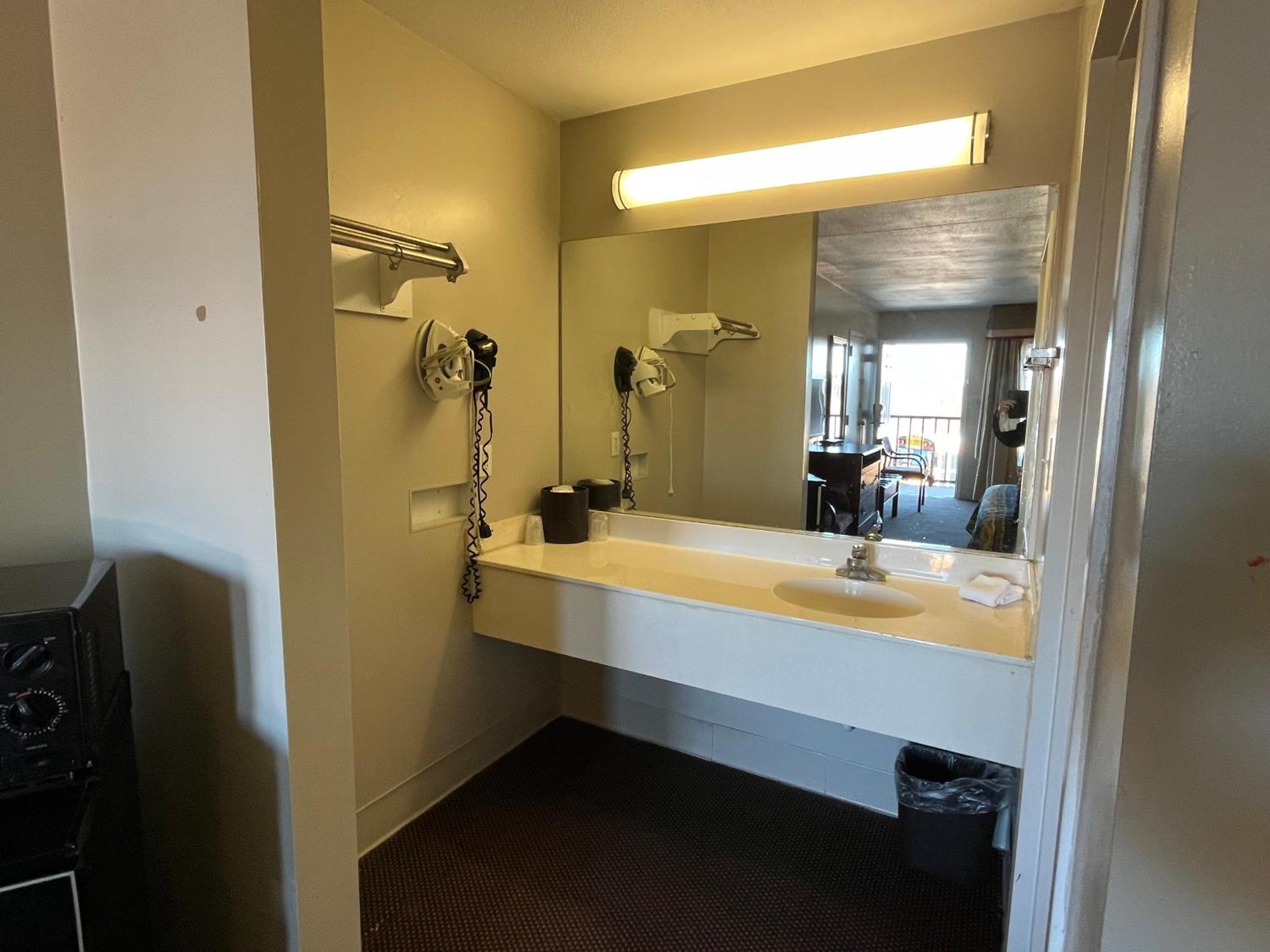 6 Bracey, Va I 85 Hotel 2*